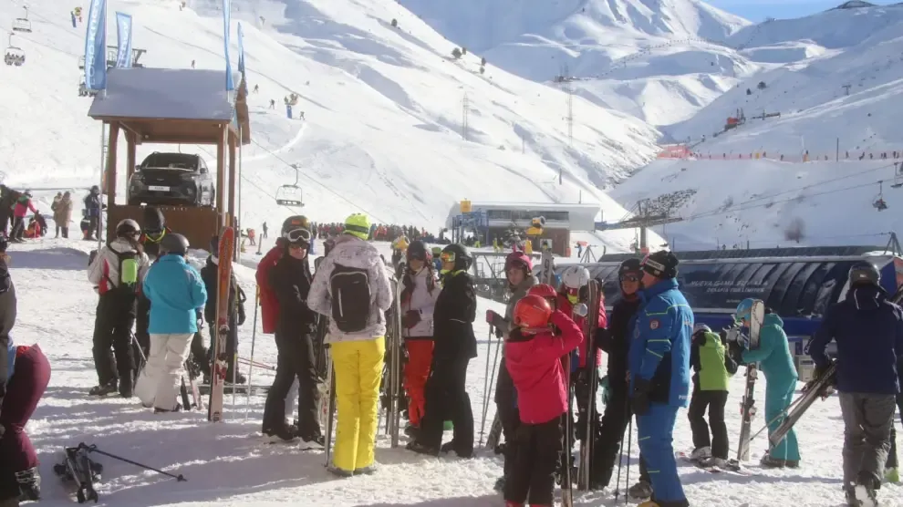 Aluvión de esquiadores en las estaciones del Pirineo durante el fin de semana