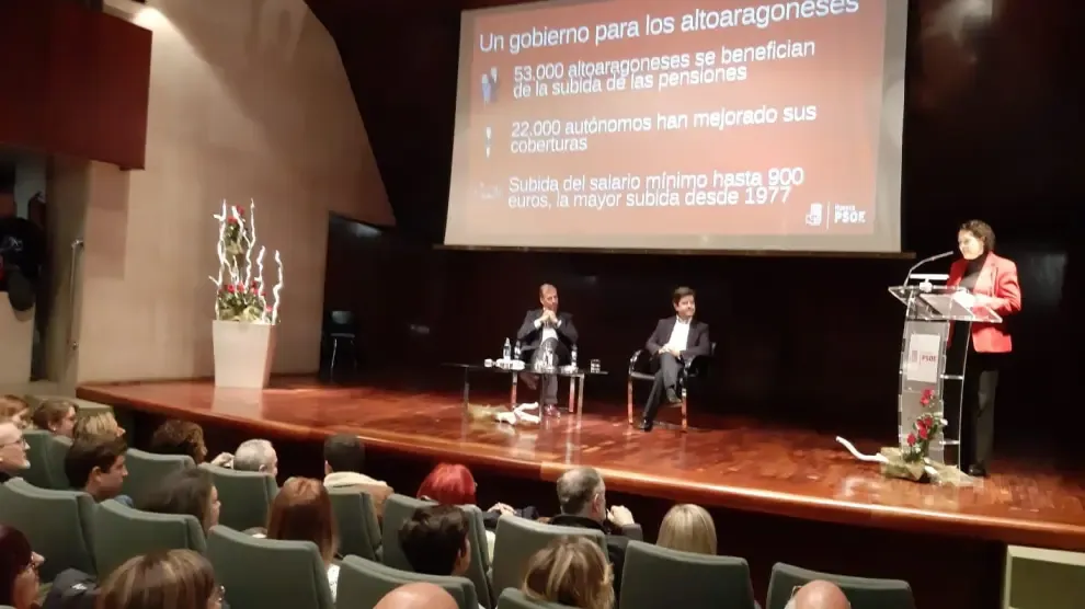 La ministra de Trabajo sostiene en Huesca que la cohesión y la paz social son "esenciales para todo"