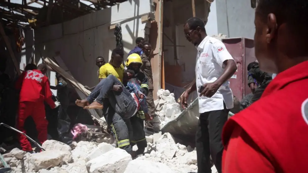 Al menos 12 muertos y 15 heridos al estallar un coche bomba en Mogadiscio