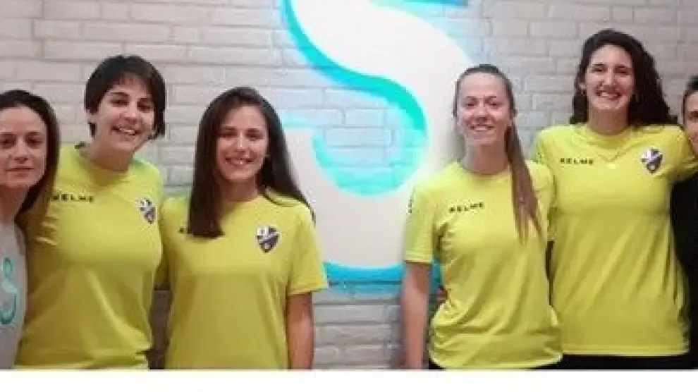 Los equipos femeninos del Huesca, de la mano con el Centro Sinergia Salud