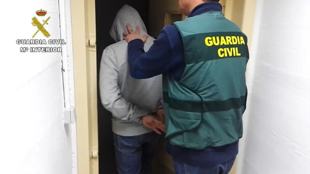 La Guardia Civil desmantela un peligroso grupo criminal que robó en un estanco de Sariñena