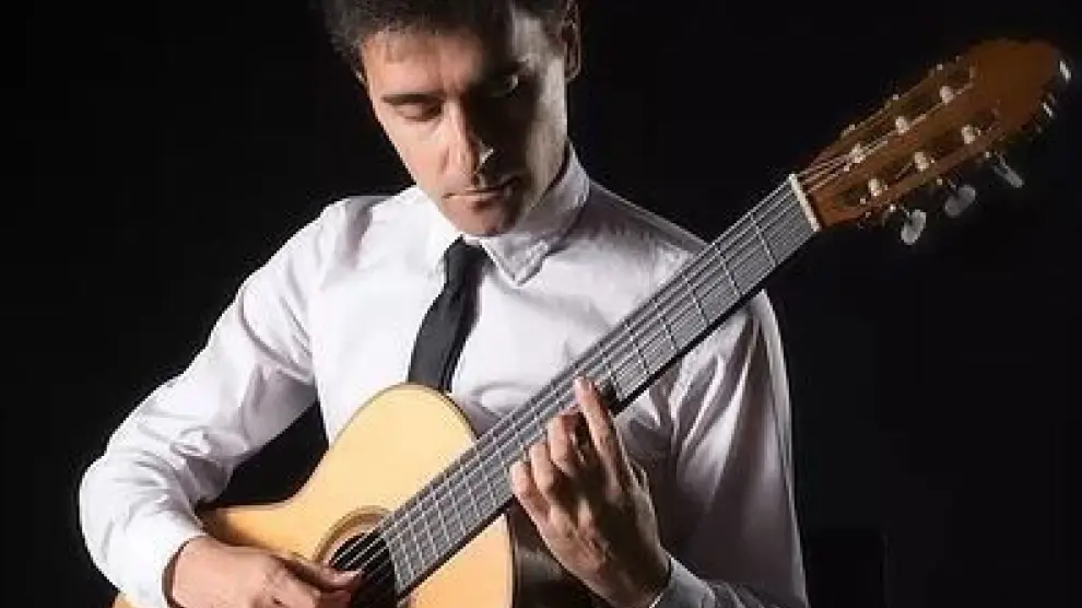 El músico oscense Raúl Viela inicia una gira por Pakistán