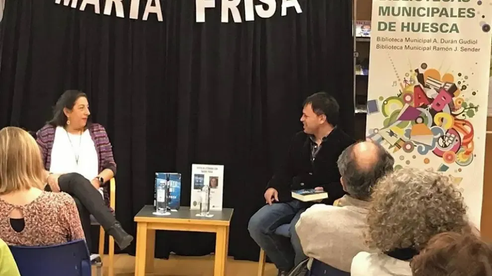 María Frisa: "Los lectores me dicen que mi novela les roba horas de sueño"