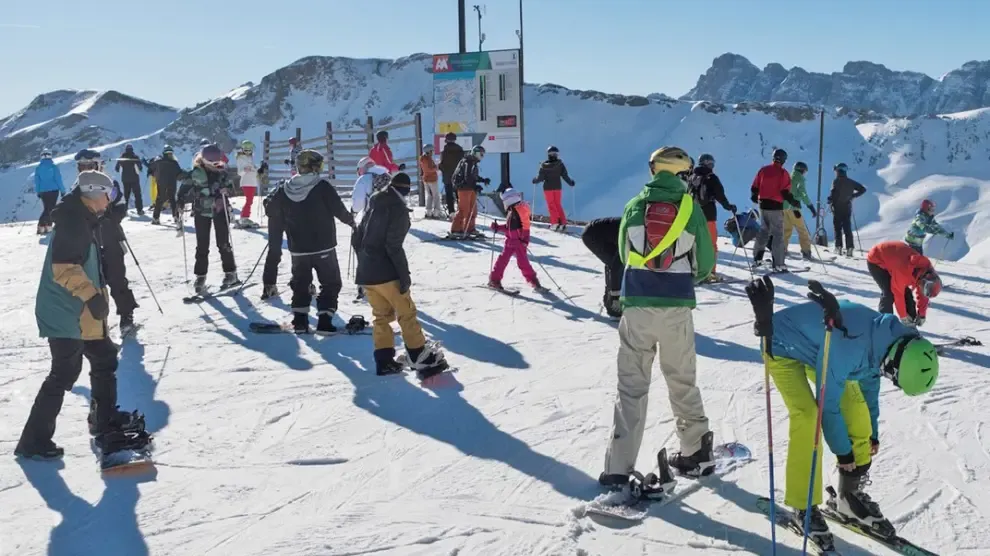 Las estaciones de esquí del Pirineo de Huesca abren 232 kilómetros