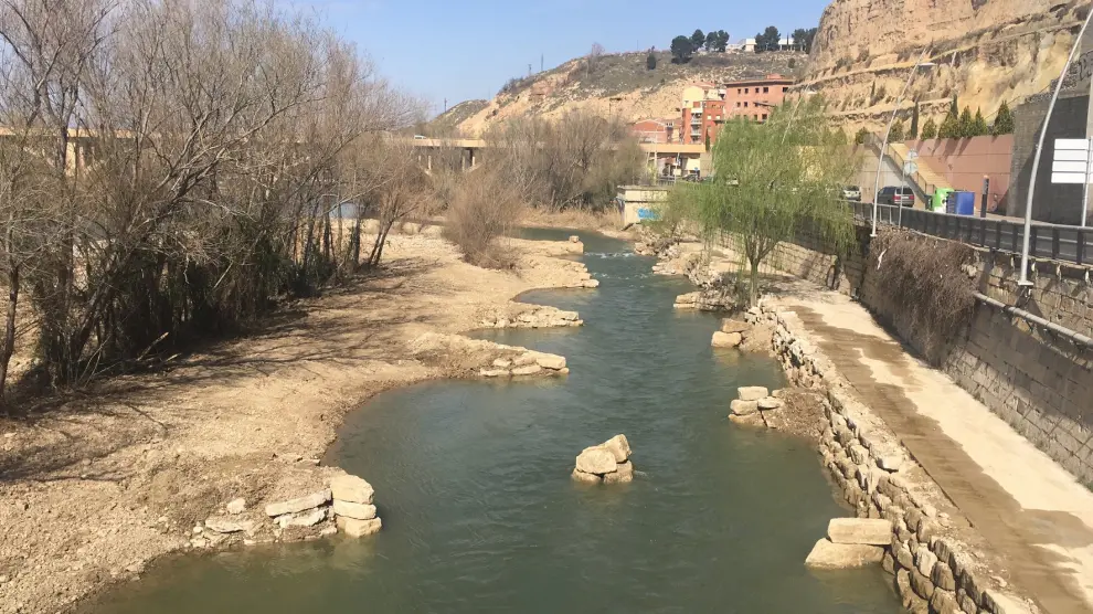 El agua del río Cinca ya discurre por el canal de aguas bravas de Fraga