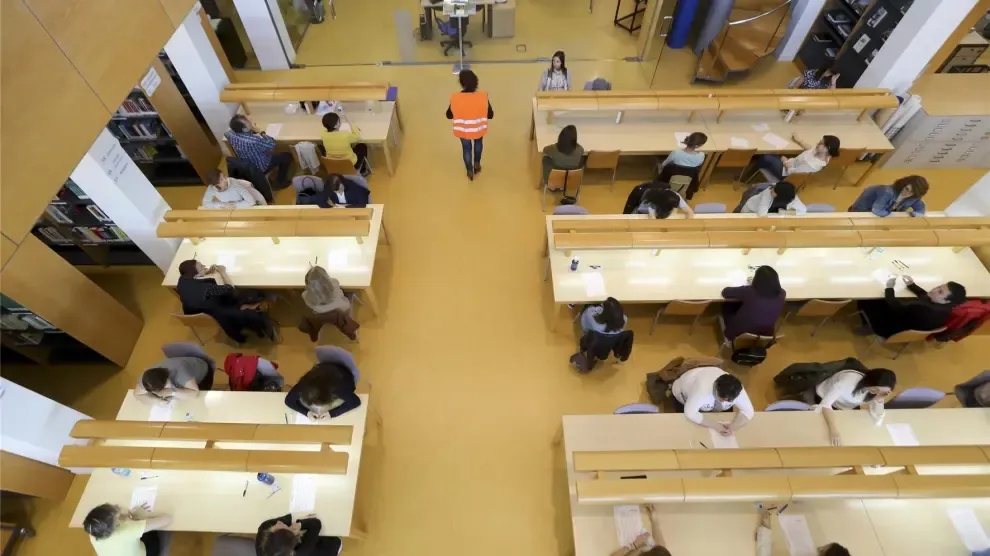 Casi medio millar de enfermeros se han examinado en la Escuela Politécnica de Huesca