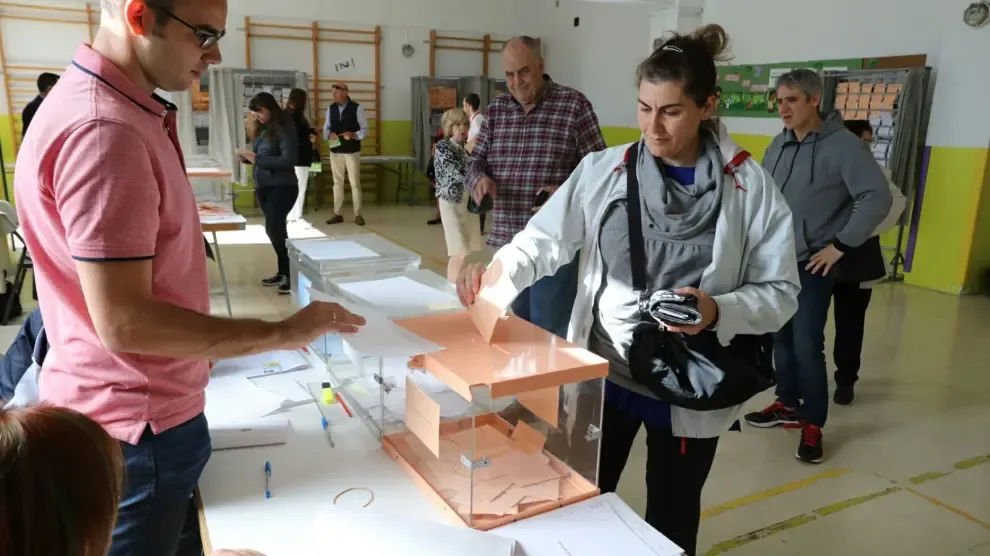 GALERÍA DE IMÁGENES de votaciones en colegios electorales de Huesca y provincia