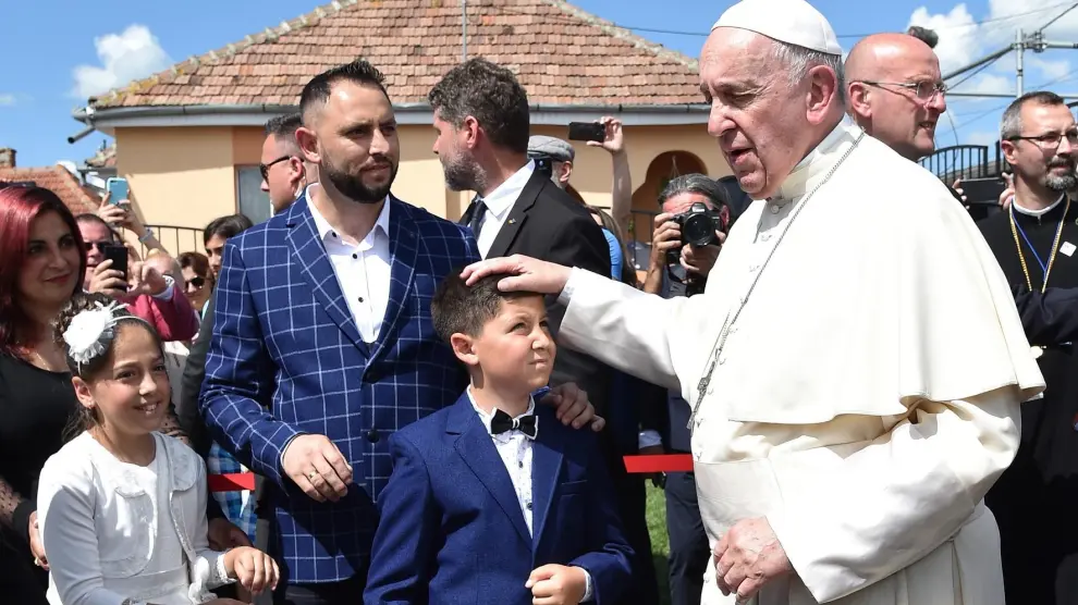 El papa pide perdón a los gitanos por su maltrato