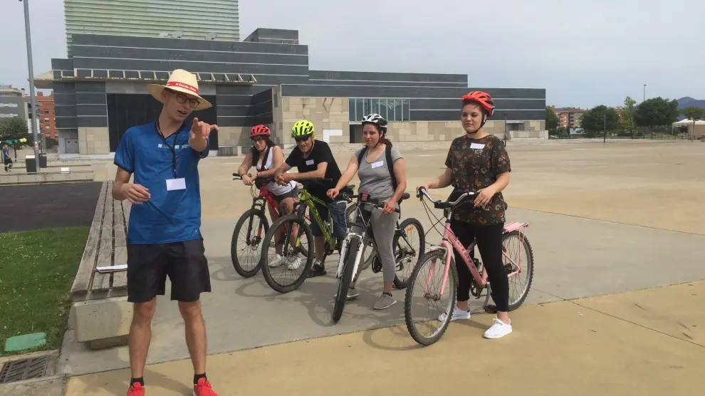 El Ayuntamiento de Huesca organiza talleres de bicicleta y patín para jóvenes de entre 12 y 18 años