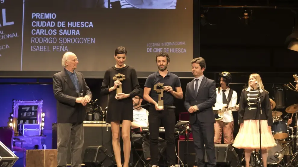 Isabel Peña y Rodrigo Sorogoyen recogen en Huesca el Premio Carlos Saura