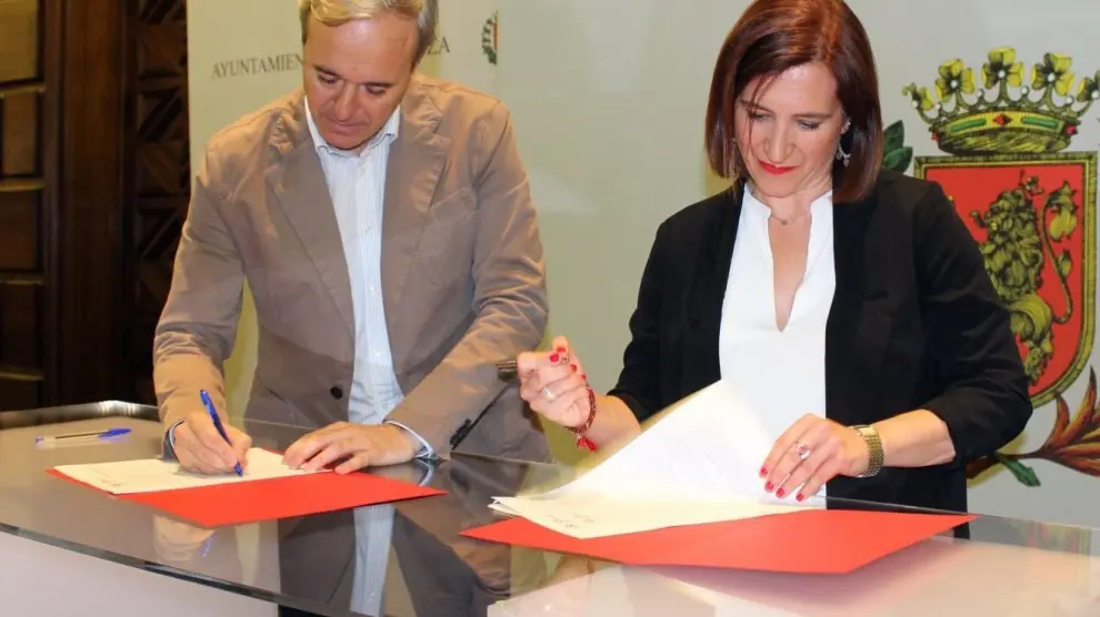 PP y Cs firman en Zaragoza la base de un proyecto de gobierno
