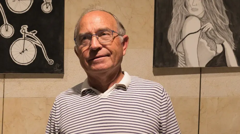Ángel Pertusa: "El arte sirve para relajar al paciente en el momento previo a la consulta"