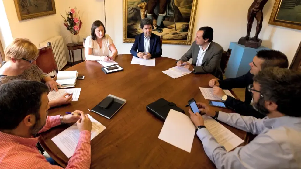 El alcalde de Huesca inicia este lunes reuniones con los grupos municipales