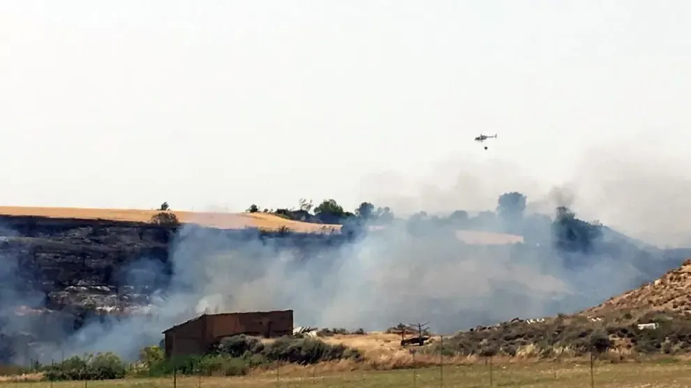 Controlado el fuego que ha arrasado 120 hectáreas y ha llegado a 1,5 kilómetros de Alcalá de Gurrea