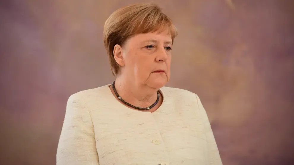 Merkel vuelve a sufrir un visible temblor corporal en un acto en Berlín