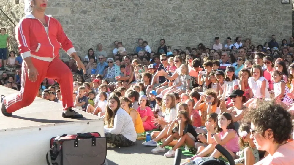 El Festival de Circo de Villanúa congrega a unos 2.500 asistentes