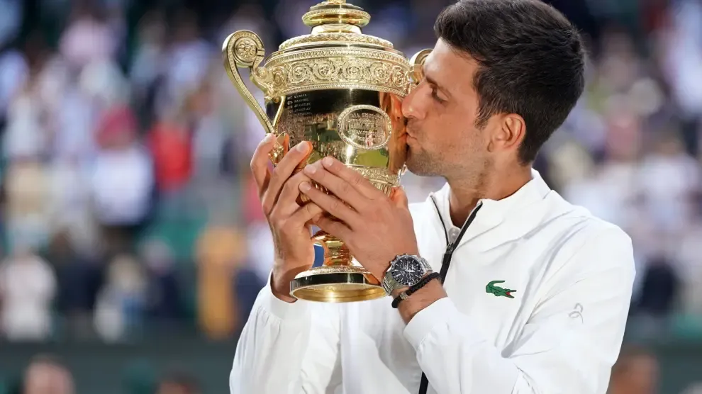 Djokovic salva dos puntos de partido y logra su quinto Wimbledon