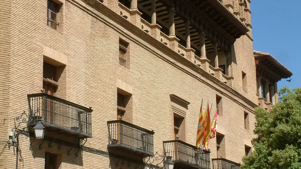 El presupuesto del Ayuntamiento de Huesca incluye más personal, inversiones de continuidad y menos gasto corriente