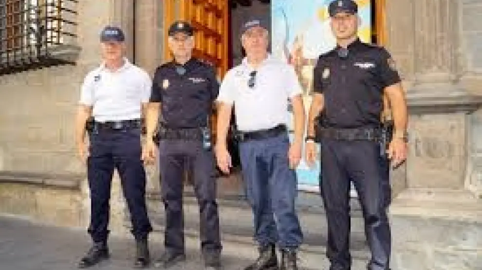Policía nacional española y francesa colaboran en la seguridad del Festival Folclórico de los Pirineos