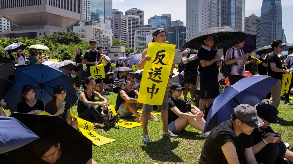 La Policía vuelve a reprimir la protesta en Hong Kong contra el gobierno local