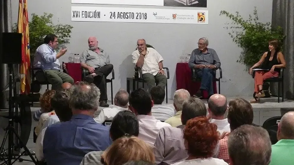 Periodistas debaten en Castejón de Sos sobre el Brexit, el bloqueo político en España y la desinformación