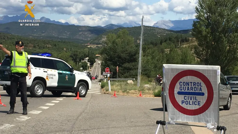 Policía y Guardia Civil refuerzan los controles en los pasos a Francia por Huesca por el G7