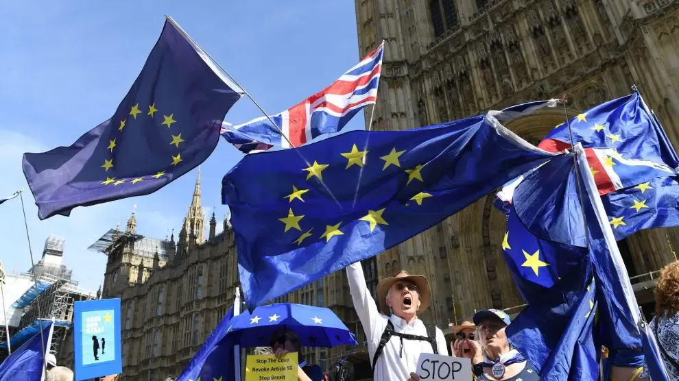 La oposición se apresura a combatir un "brexit" sin acuerdo