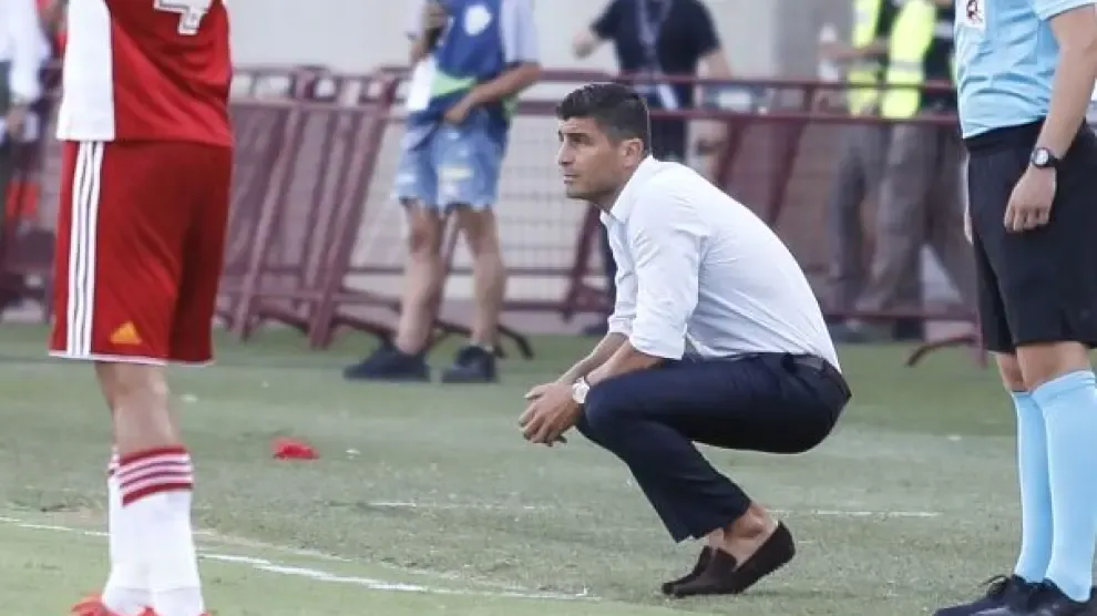 El entrenador del Almería, Pedro Emanuel, califica al Huesca como un "equipazo"