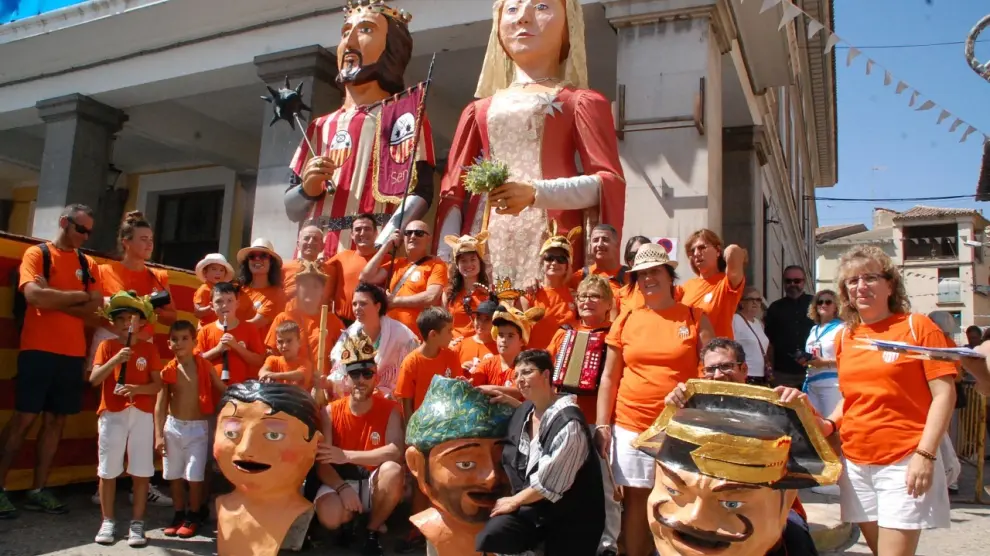Estalla la fiesta en Sariñena, que ya es símbolo de unión, alegría y convivencia