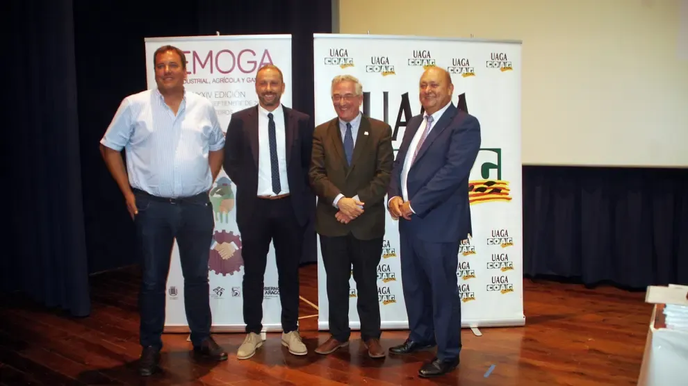 Premio a las Cooperativas Agroalimentarias de Aragón en el cierre de la Semana Agraria de Uaga