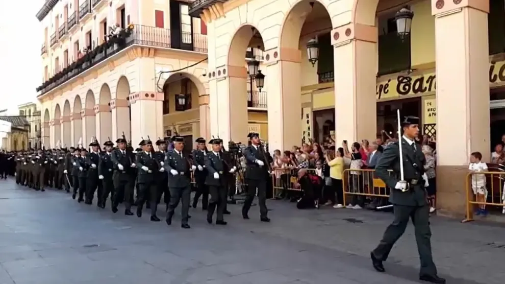Los oscenses arropan a la Guardia Civil en el inicio de sus actos en Huesca