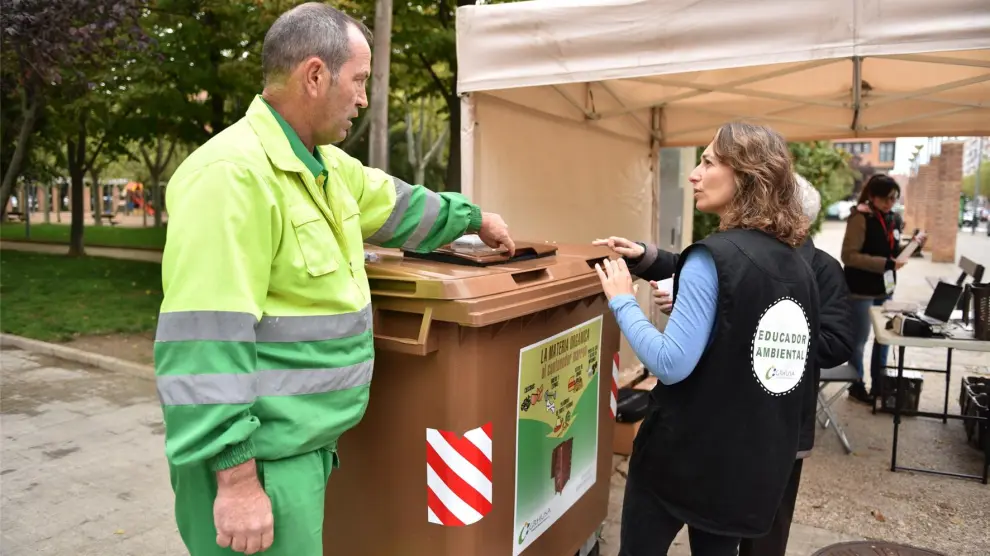 Grhusa implantará el quinto contenedor de residuos orgánicos en el barrio de San José de Huesca