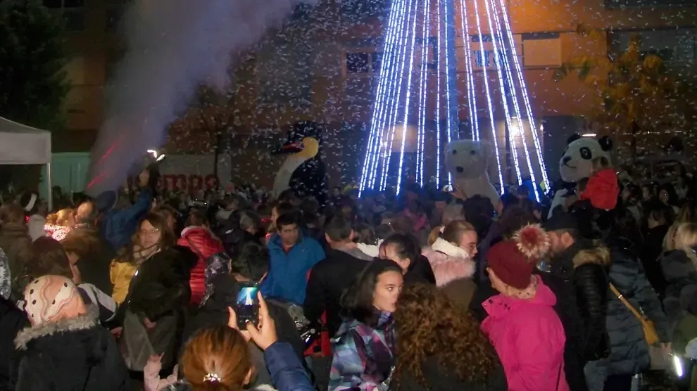 El encendido de luces navideñas ya ambienta varias localidades altoaragonesas