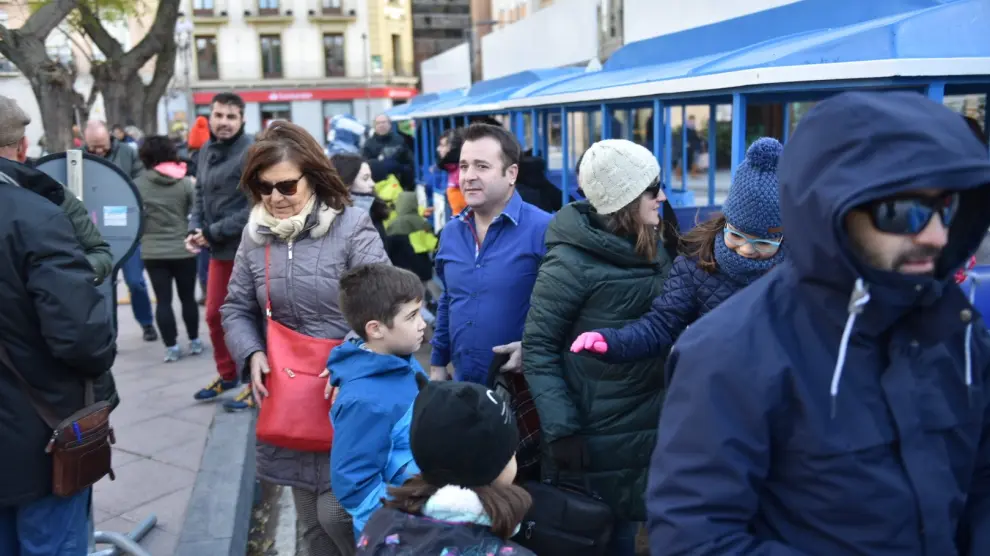 El tren turístico de Huesca cruza un cementerio íbero y llega hasta las murallas