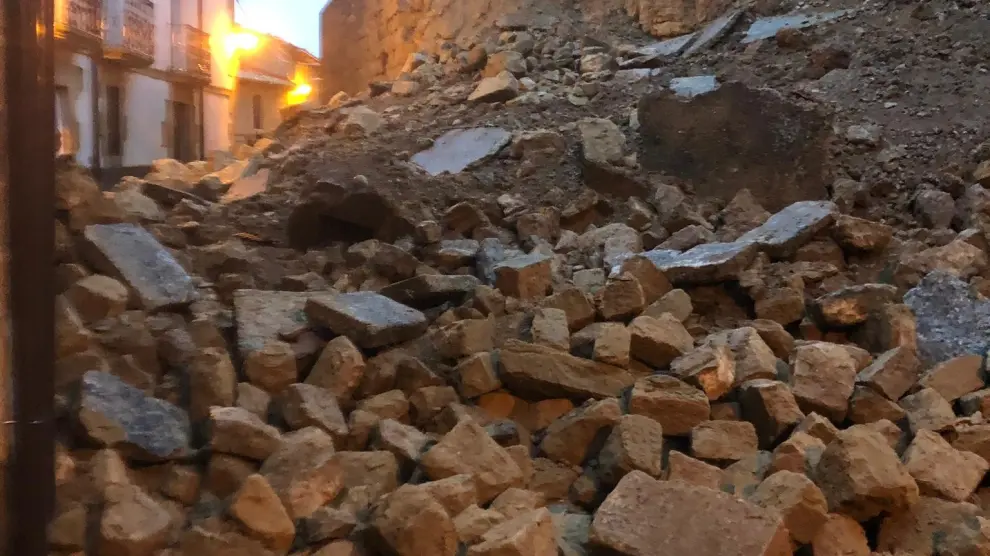 Cae parte del muro de protección de la iglesia de Malpica de Arba