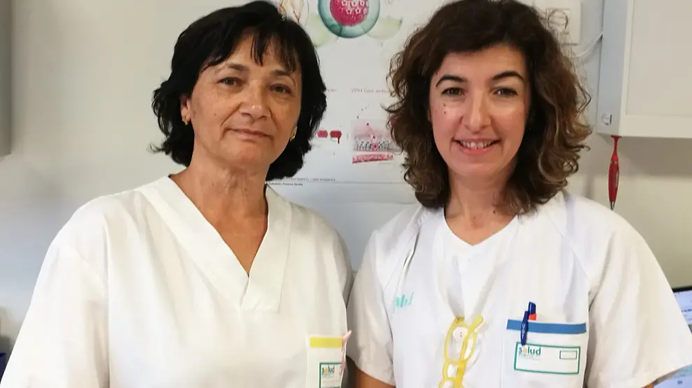 La doctora María Ángeles Aragón y la matrona Patricia Millanes, premio Ernest Lluch 2019