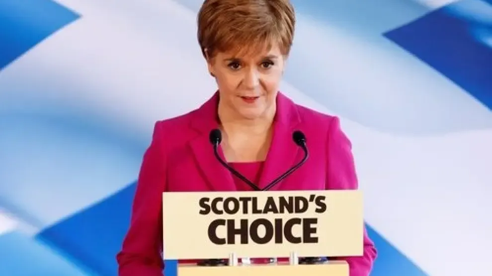 Sturgeon solicita a Johnson un nuevo referéndum de independencia en Escocia