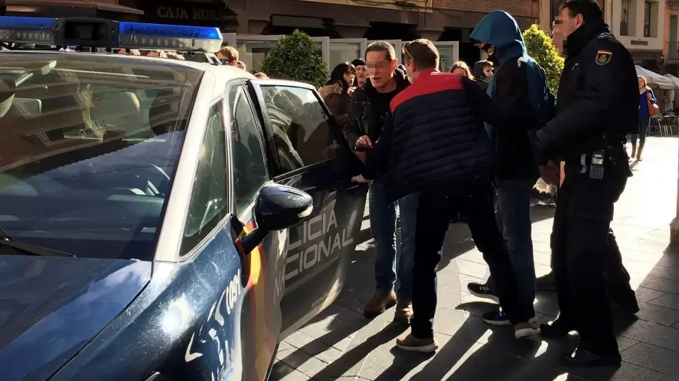 Un detenido por intentar asaltar un banco en el plaza del Torico