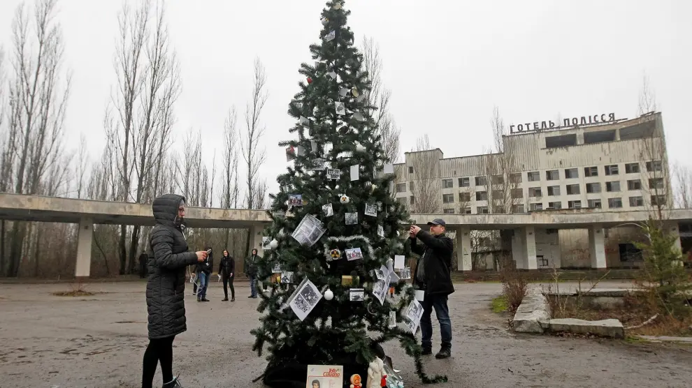 Levantan en Prípiat el primer árbol de Navidad desde el accidente de Chernóbil
