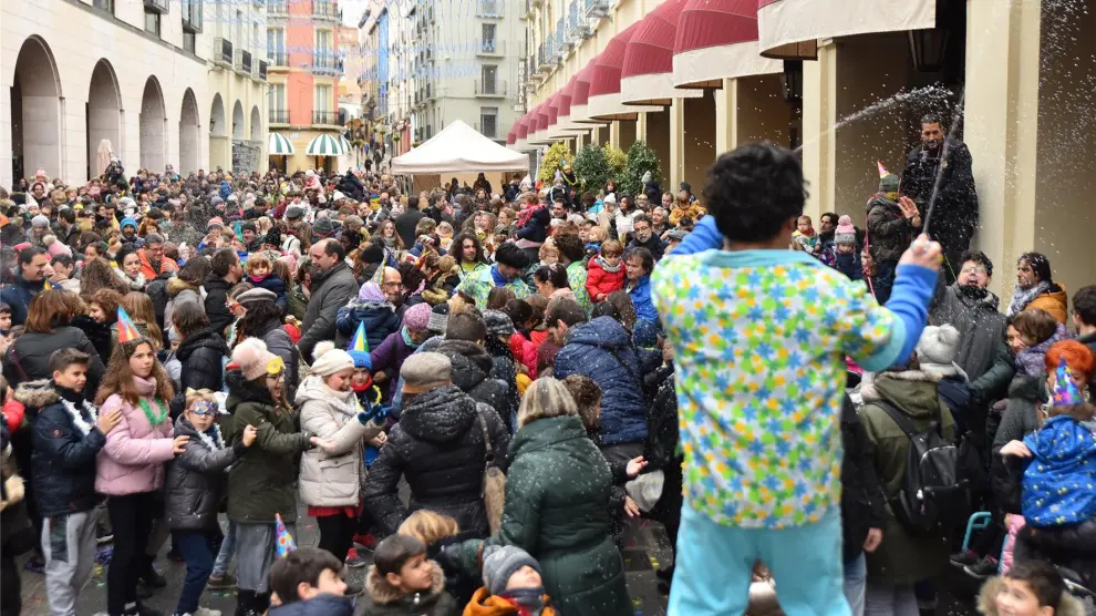 Las campanadas infantiles reúnen en Huesca a más de mil personas