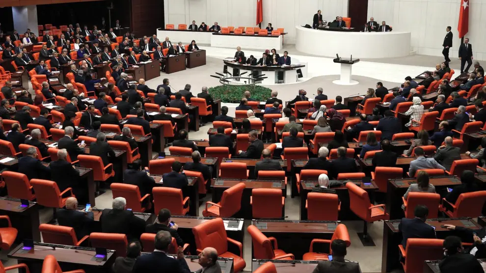 El Parlamento de Turquía autoriza enviar tropas a Libia