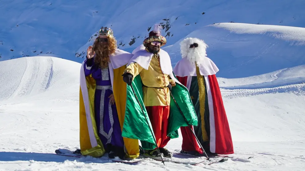 Melchor, Gaspar y Baltasar disfrutan de la nieve en las estaciones del Pirineo