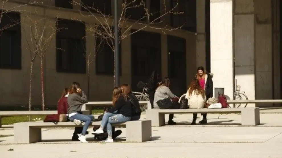 Casi 1.500 estudiantes aragoneses reciben este curso una beca universitaria