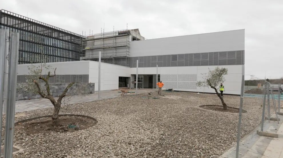 El Gobierno de Aragón no garantiza que el Centro de Salud Los Olivos abra ni en verano ni en otoño