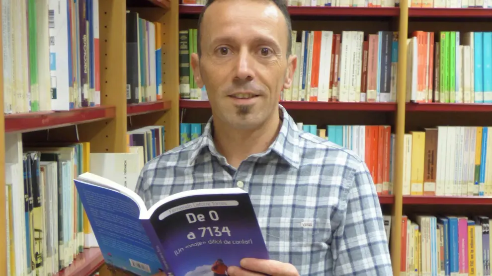 Fernando Latorre:"Escribir mi primer libro ha sido más complicado que subir al pico Lenin"