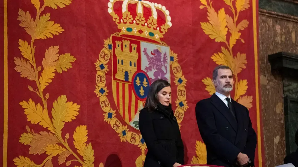 Los Reyes presiden el funeral de Doña Pilar, Infanta "orgullosa" de su hermano por la reconciliación de los españoles