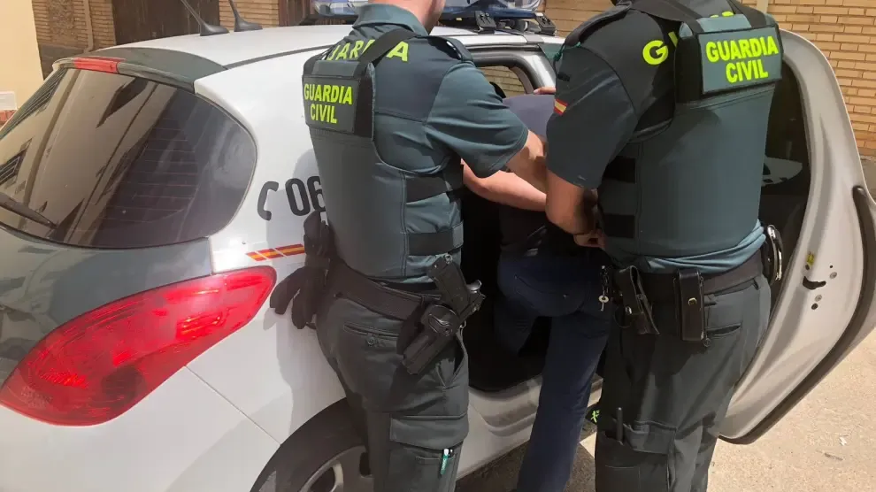 La Guardia Civil de Teruel detiene in fraganti al presunto autor de un delito de robo en un establecimiento de Alcañiz
