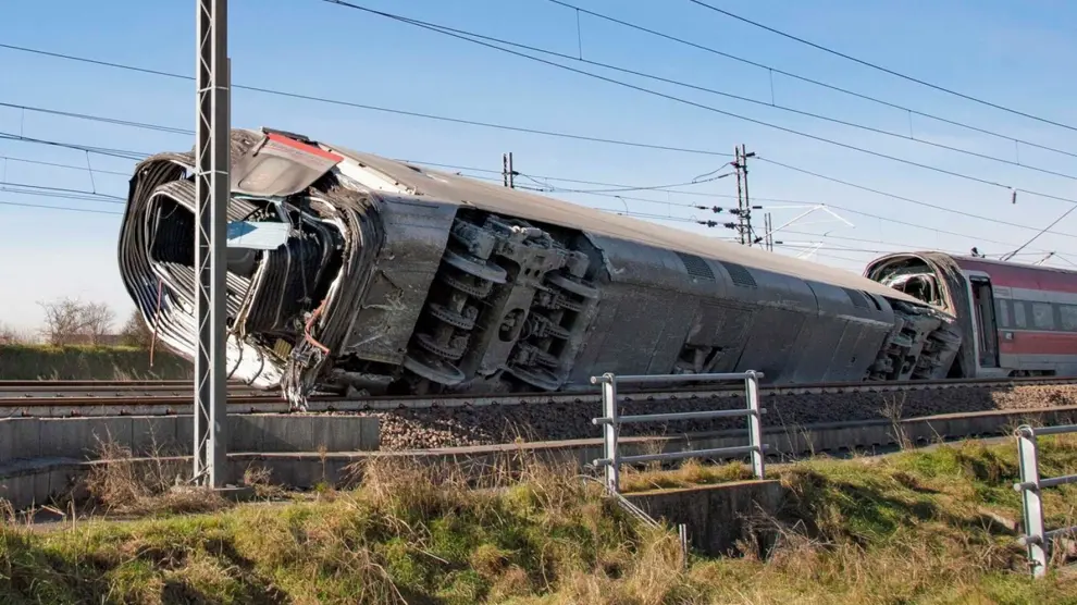 Dos muertos y 30 heridos en un accidente de tren en Italia