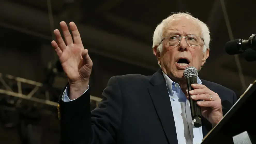 Sanders y Trump convocan a las masas en el cierre de campaña en New Hampshire