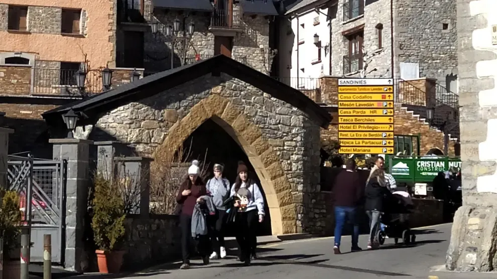 La falta de trabajadores lastra al sector turístico de la provincia de Huesca